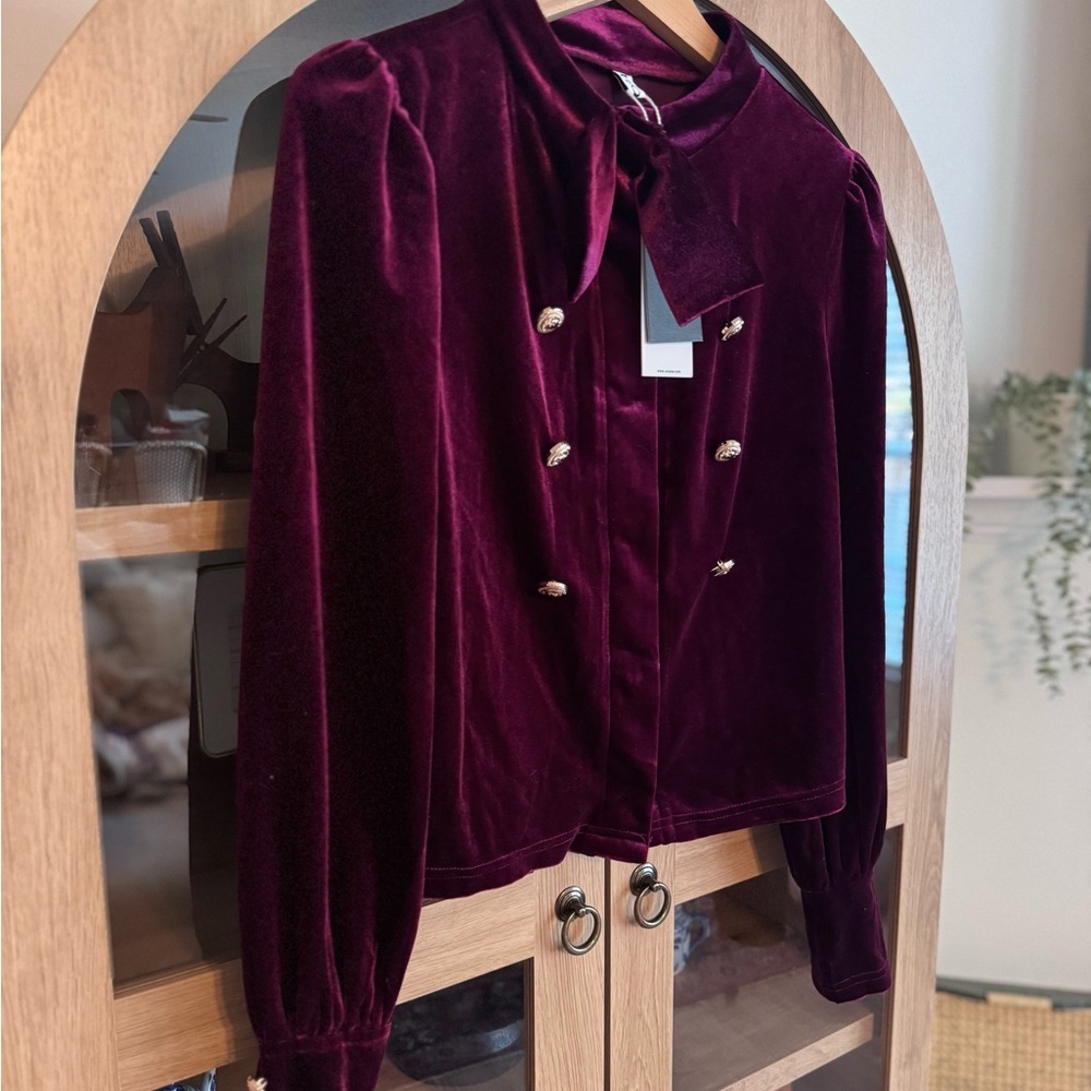 UOOZEE Burgundy Velvet Bow Tie Blouse Gold Button Puff Sleeve Top Small NWT